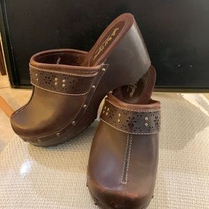 Self-esteem clog mule slide on shoe leather upper and insole ladies size 8